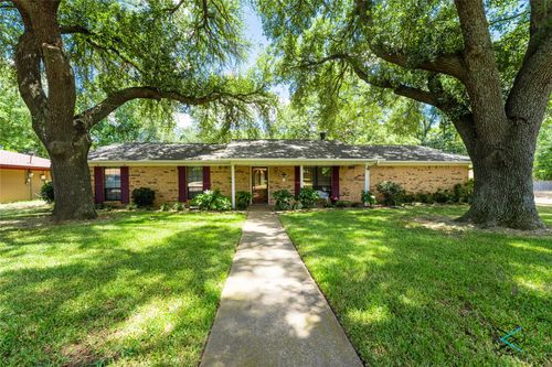 800 E Clinton Ave, Athens, TX, 75751-2909 | Card Image