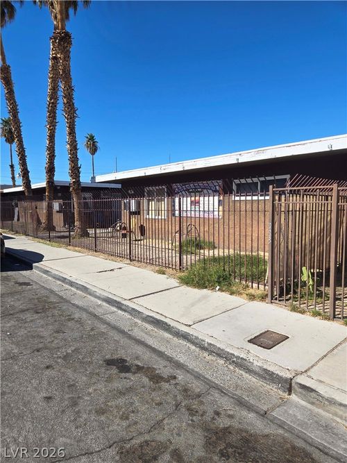 3-232 W Philadelphia Ave, Las Vegas, NV, 89102-2891 | Card Image