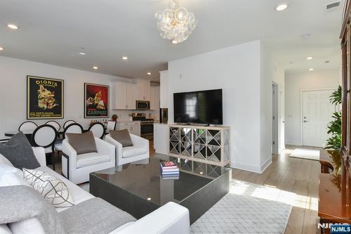 58 Harvest Way, Little Falls, NJ, 07424-1272 | Card Image