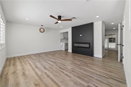 335 Greenbriar Townhouse Way, Las Vegas, NV, 89121-2421 | Card Image