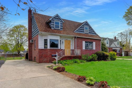 1707 N Gardiner Dr, Bay Shore, NY, 11706-1417 | Card Image