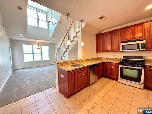 6413 Brookhaven Ct, Riverdale, NJ, 07457-1652 | Card Image