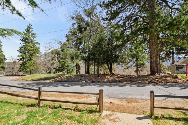 22396 Mojave River Rd, House other with 2 bedrooms, 2 bathrooms and null parking in Cedarpines Park CA | Image 5
