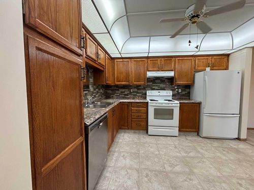 305-3090 15 Ave Se, Medicine Hat, AB, T1B3Z3 | Card Image