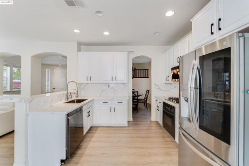 569 Primitivo Ct, Fairfield, CA, 94534-4128 | Card Image