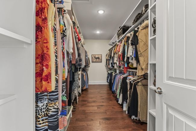Large walk-in closet in primary suite | Image 32