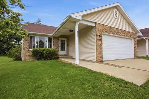 811 Westchester Place, Charleston, IL, 61920 | Card Image
