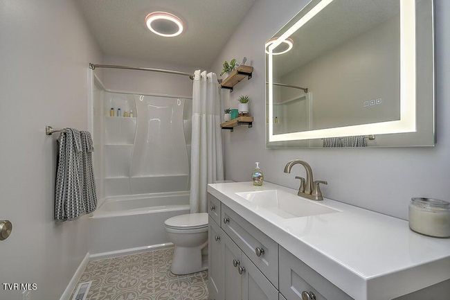 3 - 2023 Weaver Pike, Condo with 2 bedrooms, 2 bathrooms and null parking in Bristol TN | Image 20
