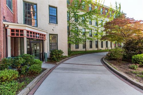 apt-201-15 Higgins St, Smithfield, RI, 02917-4033 | Card Image