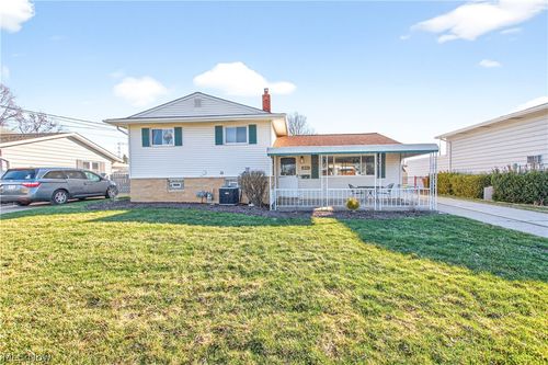 14761 Larkfield Dr, Brook Park, OH, 44142-3004 | Card Image