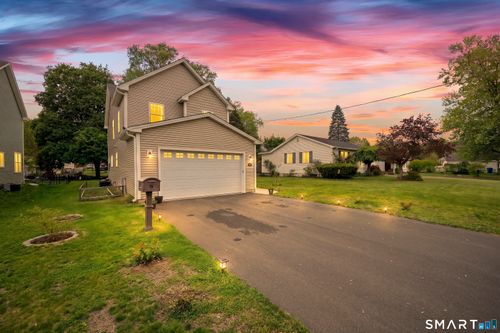 15 3rd St, Windsor Locks, CT, 06096-2514 | Card Image