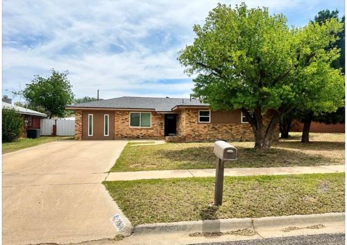 2601 Larry Dr, Big Spring, TX, 79720-6127 | Card Image