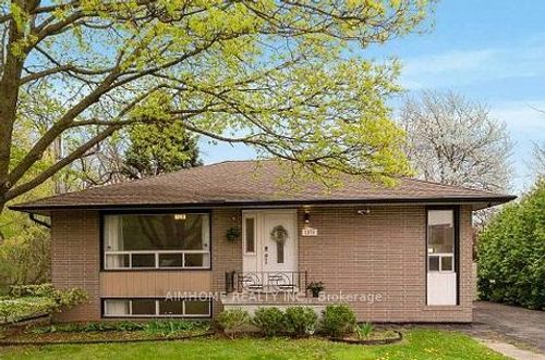 2076 Constance Dr, Oakville, ON, L6J2V7 | Card Image