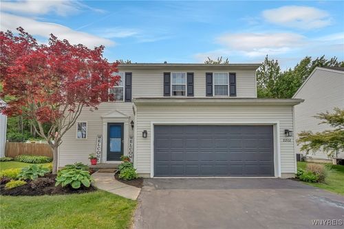 2202 Fox Chase Rd, Lake View, NY, 14085-9443 | Card Image