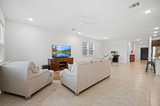 228 Little Spring Ct, House other with 5 bedrooms, 3 bathrooms and 2 parking in Anahuac TX | Image 7