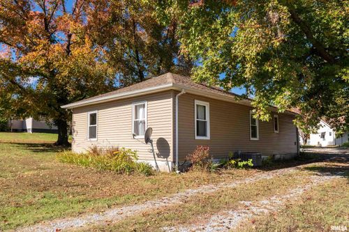 320 E Franklin Ave, Orient, IL, 62874-4224 | Card Image