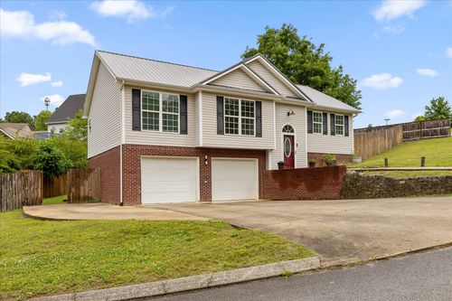 9451 Hackberry Ln, Soddy Daisy, TN, 37379-8861 | Card Image