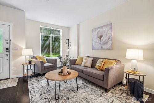 2107 Nw Moraine Pl, Issaquah, WA, 98027-6990 | Card Image