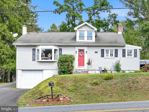 7 E 2nd Mountain Rd, POTTSVILLE, PA, 17901-9239 | Card Image