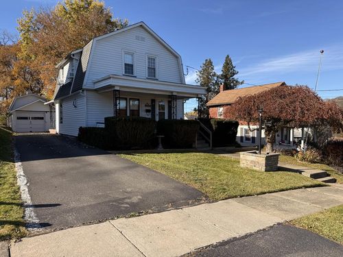 4 Helvetia St, Wellsboro, PA, 16901-1940 | Card Image