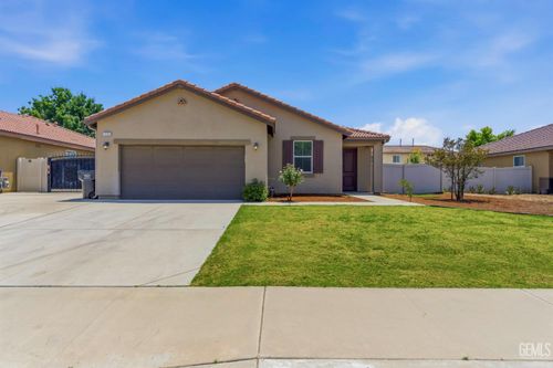 1325 Serinidad Way, Arvin, CA, 93203-9467 | Card Image