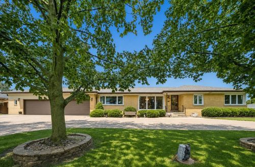 8231 W Berwyn Ave, Chicago, IL, 60656-1489 | Card Image