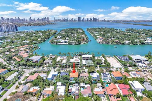 2143 N Bay Rd, Miami Beach, FL, 33140-4551 | Card Image