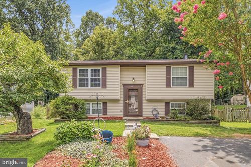 8417 Great Lake Ln, SPRINGFIELD, VA, 22153-4005 | Card Image