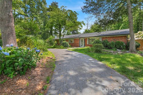 138 Surry Ln, Hendersonville, NC, 28791-9769 | Card Image