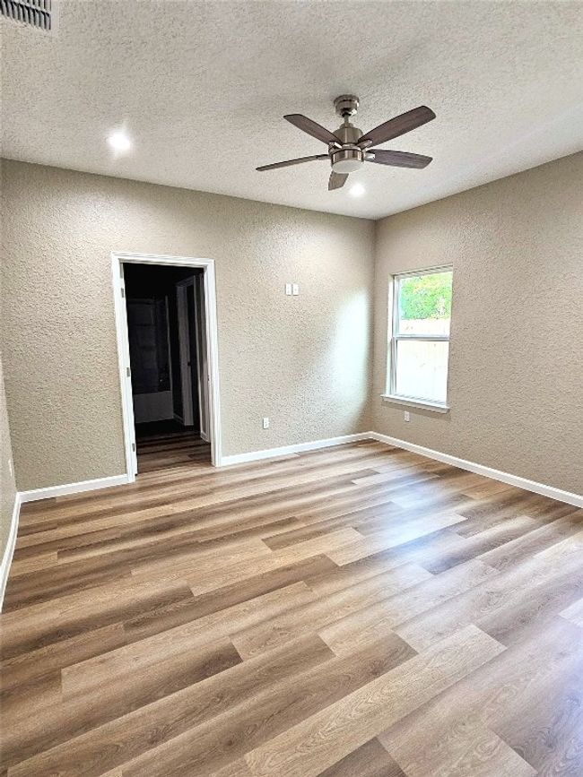 1409 E Fannin St, House other with 3 bedrooms, 2 bathrooms and 4 parking in Luling TX | Image 8