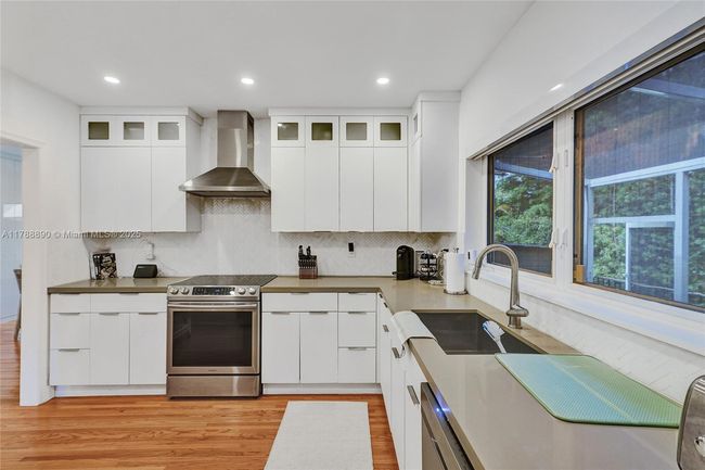 552 Alminar Ave, House other with 2 bedrooms, 2 bathrooms and null parking in Coral Gables FL | Image 11