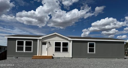 412 Thunderbird Way Sw, Mattawa, WA, 99349-2072 | Card Image