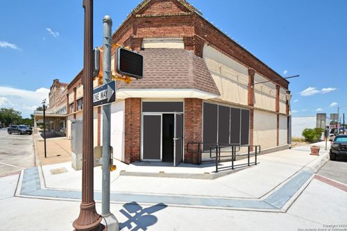 107-200 E Court St, Seguin, TX, 78155-5706 | Card Image