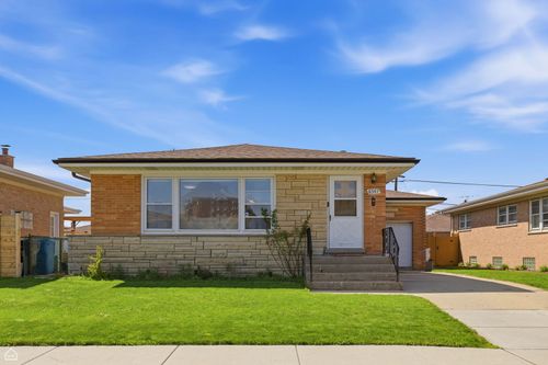 8547 W Winona St, CHICAGO, IL, 60656-2719 | Card Image