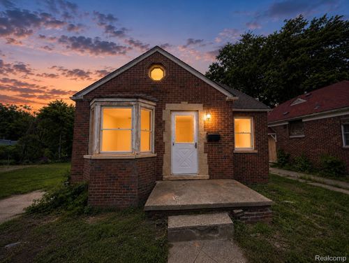 14767 Glenfield St, Detroit, MI, 48213-1562 | Card Image