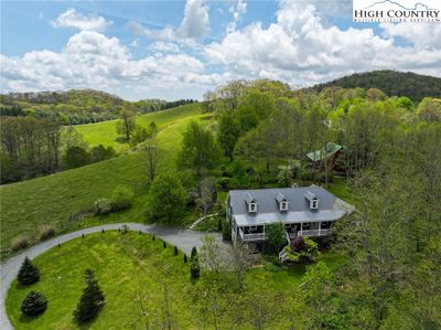 392 Camelot Drive, House other with 3 bedrooms, 2 bathrooms and null parking in Banner Elk NC | Image 3