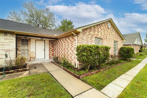 9507 Wellsworth Dr, Houston, TX, 77083-5948 | Card Image