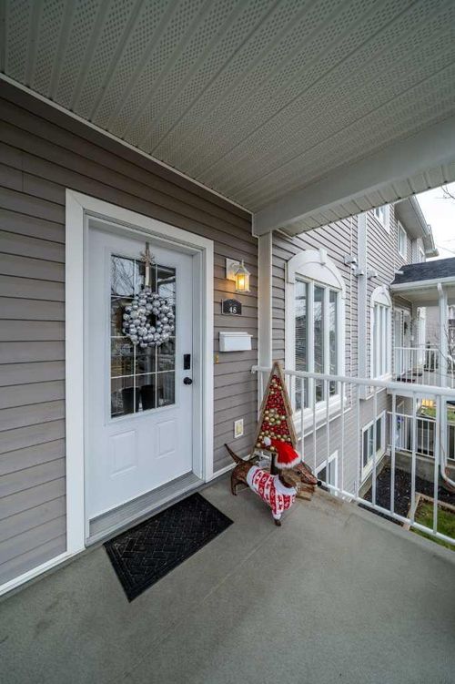 48 Somerset Lane Se, Medicine Hat, AB, T1B0E7 | Card Image