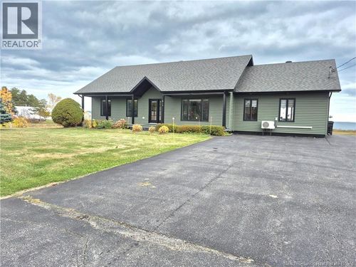 615 Rue Principale, Pointe Verte, NB, E8J2P7 | Card Image