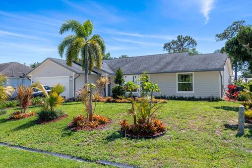 932 Se Damask Ave, Port St. Lucie, FL, 34983-4013 | Card Image