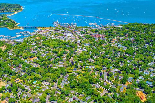 32 Palmer Ter, Sag Harbor, NY, 11963-4405 | Card Image