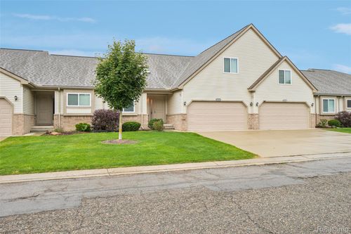 32004 Mitchell St, Grand Blanc, MI, 48439-7227 | Card Image