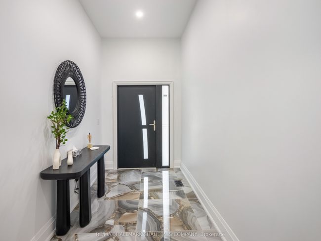 B - 357 Euclid Ave, Home with 2 bedrooms, 1 bathrooms and null parking in Toronto ON | Image 26