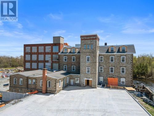 212-150 Mill St, Carleton Place, ON, K7C1T4 | Card Image