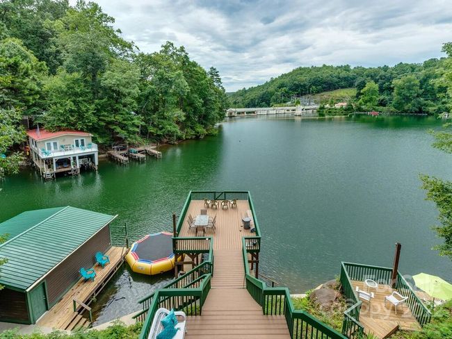 110 Rock Crest Cv, House other with 3 bedrooms, 2 bathrooms and null parking in Lake Lure NC | Image 6