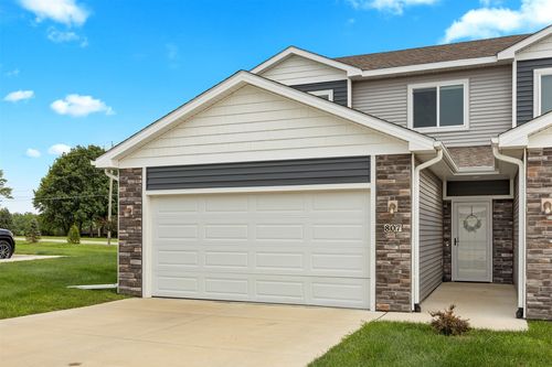 807 Umbra Pl, Norwalk, IA, 50211-9452 | Card Image