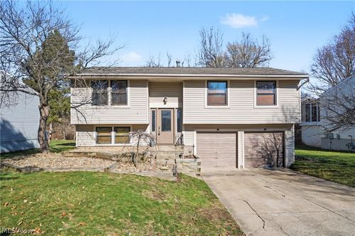 1067 Erin Dr, Kent, OH, 44240-2029 | Card Image