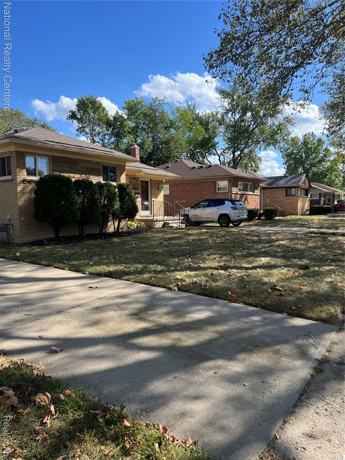 23040 Marlow St, Oak Park, MI, 48237-2417 | Card Image