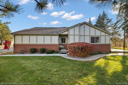 18312 Greenmeadow Dr, Clinton Township, MI, 48038-5231 | Card Image