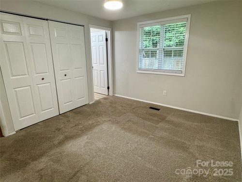 707 Regency Dr, Charlotte, NC, 28211-5418 | Card Image
